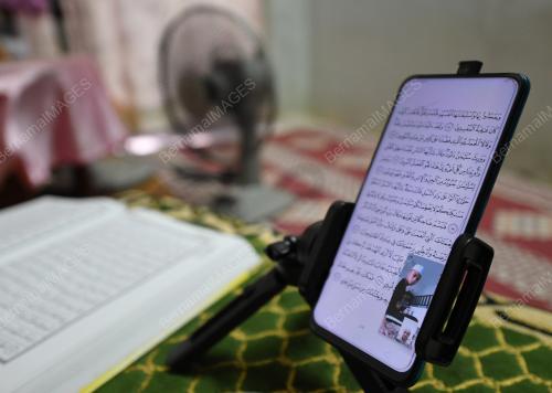 BELAJAR TAHFIZ AL-QURAN DALAM TALIAN