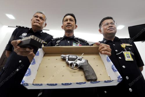 PH06_02062014_POLIS_PISTOL