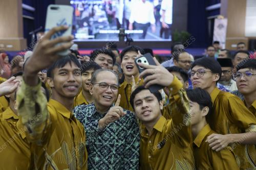 DATUK SERI WAN ROSDY WAN ISMAIL