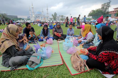 PH06_04072014_BERBUKA