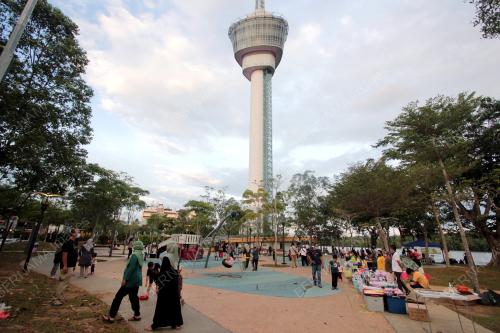AKTIVITI ORANG RAMAI CUTI HUJUNG MINGGU
