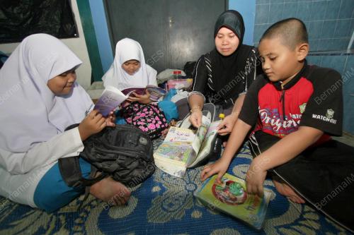 MANGSA DI PUSAT PEMINDAHAN BANJIR