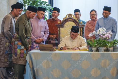 AL-SULTAN ABDULLAH RI'AYATUDDIN AL-MUSTAFA BILLAH SHAH