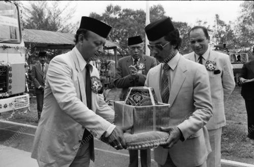 KERETA TOMAN