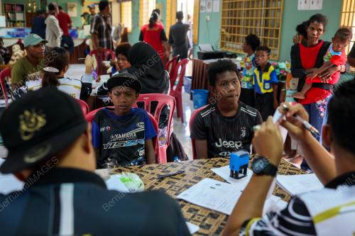 ORANG ASLI DAPATKAN DOKUMEN PENGENALAN DIRI