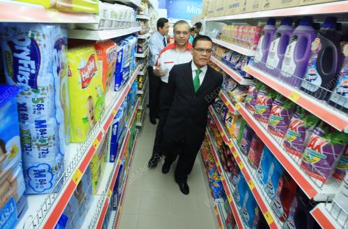 DATUK SERI ADNAN YAAKOB