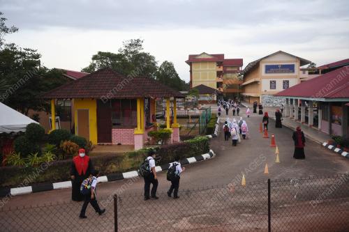 HARI PERTAMA PERSEKOLAHAN BERSEMUKA SEPENUHNYA