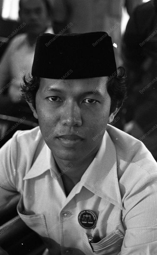 PENAMAAN CALON