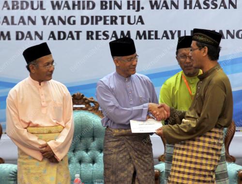 DATUK SERI WAN ABDUL WAHID WAN HASSAN