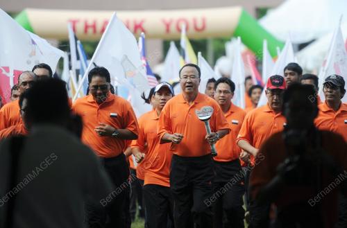 PH06_08042012_BATON