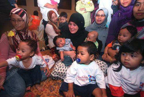 TENGKU AZIZAH AMINAH MAIMUNAH ISKANDARIAH