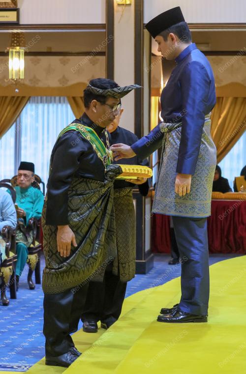 TENGKU HASSANAL IBRAHIM ALAM SHAH AL SULTAN ABDULLAH