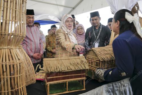 TENGKU AZIZAH AMINAH MAIMUNAH ISKANDARIAH