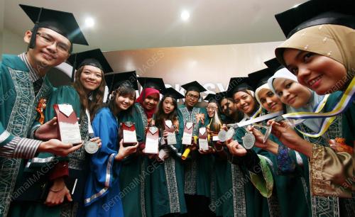 PELAJAR CEMERLANG UMP