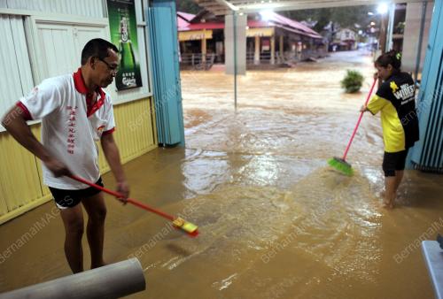 PH06_10012013_BANJIR