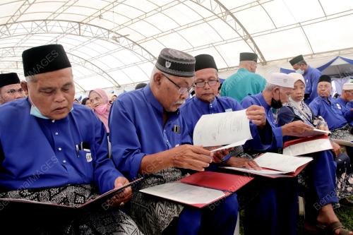 PENEROKA FELDA MENERIMA SURATAN HAK MILIK