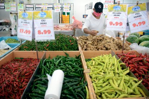 MEMBELI KEPERLUAN HARIAN