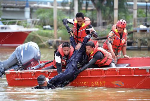 PH06_12112014_BANJIR