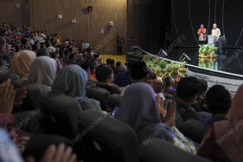 DATUK SERI WAN ROSDY WAN ISMAIL