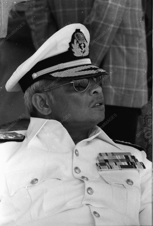 AGUNG DAN TENTERA LAUT