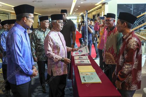 AL-SULTAN ABDULLAH RI'AYATUDDIN AL-MUSTAFA BILLAH SHAH