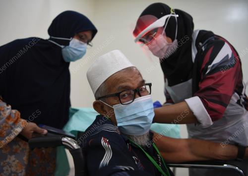 SUNTIK VAKSIN COVID-19 HOSPITAL KPJ PAHANG