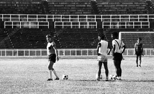 PH06_14072015_LATIHAN_BOLA