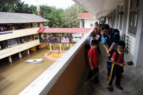 PH06_16012018_BANJIR