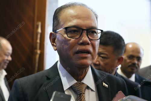 DATUK SERI WAN ROSDY WAN ISMAIL