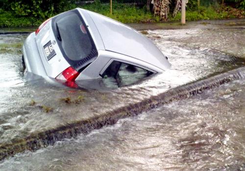KERETA JERLUS LUBANG