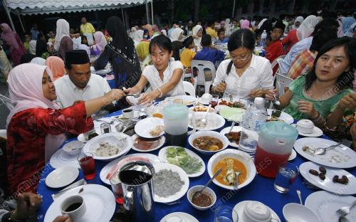 BERBUKA PUASA