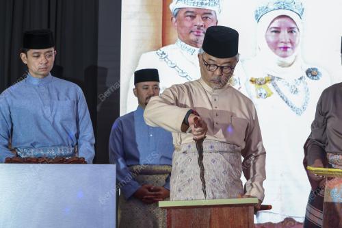 AL-SULTAN ABDULLAH RI'AYATUDDIN AL-MUSTAFA BILLAH SHAH