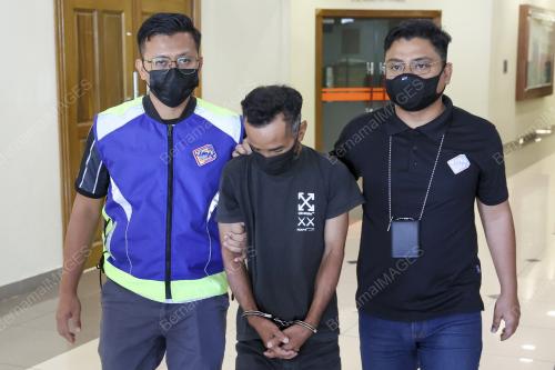 KAD PENGENALAN MENGANDUNGI MAKLUMAT PALSU