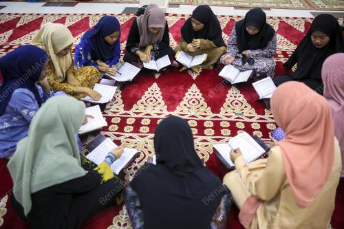 BELIA ORANG ASLI BERTADARUS AL QURAN