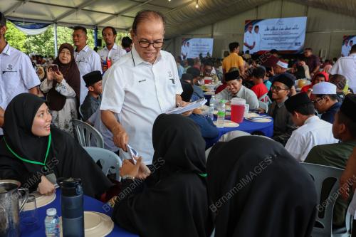 DATUK SERI WAN ROSDY WAN ISMAIL