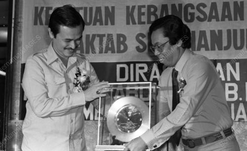 PH06_21102015_PERSIDANGAN