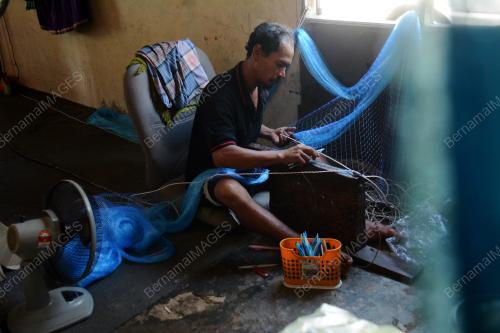 AMBIL UPAH MEMBUAT PUKAT