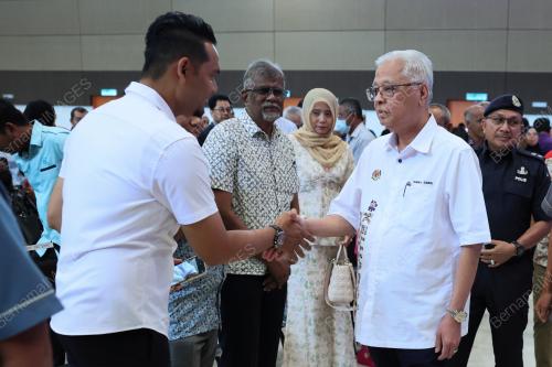 DATUK SERI ISMAIL SABRI YAAKOB