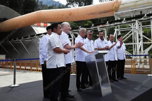 DATUK SERI ISMAIL SABRI YAAKOB