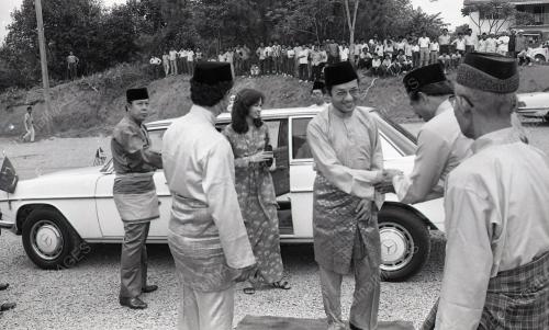 DR. MAHATHIR MOHAMAD