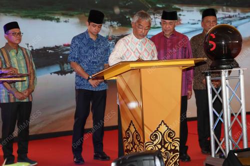 AL-SULTAN ABDULLAH RI'AYATUDDIN AL-MUSTAFA BILLAH SHAH