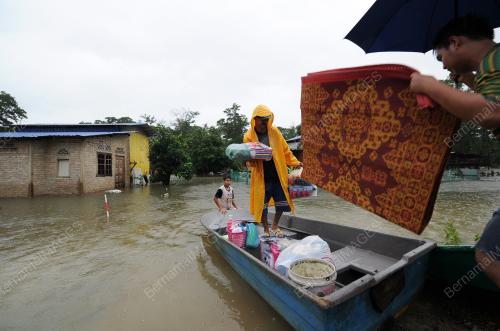 PH06_23122014_BANJIR