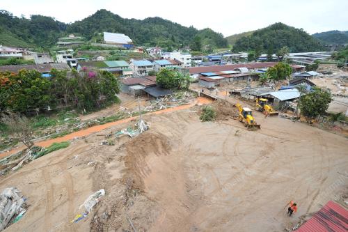 PH06_24102013_BANJIR_LUMPUR