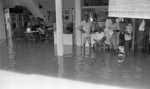 PH06_26062015_BANJIR_KILAT