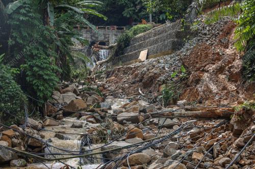 BANJIR PUING