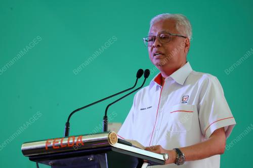 DATUK SERI ISMAIL SABRI YAAKOB