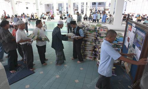 SEORANG SEKAMPIT BERAS