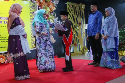 TUNKU AZIZAH AMINAH MAIMUNAH ISKANDARIAH