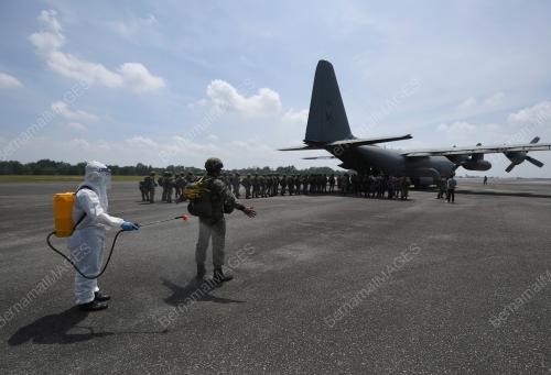 SANITASI ANGGOTA 10 BRIGED PARA SEBELUM LATIHAN TERJUN