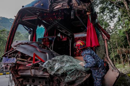 INSIDEN KEMALANGAN DUA BAS DI JALAN GENTING